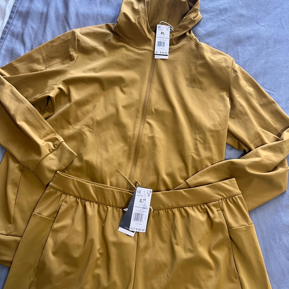 Brand New Adidas Men Tracktop  Sz XL